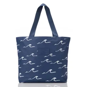 Seaside Day Tripper / White & Navy