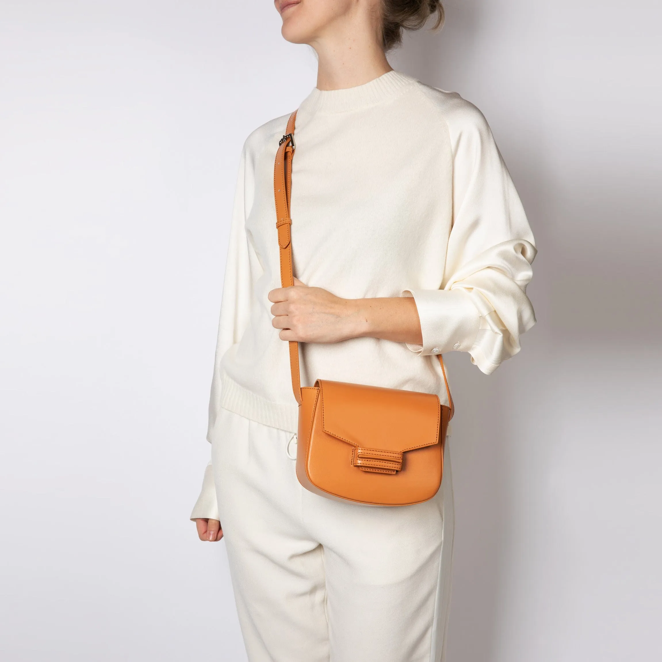 The Vida Apple Leather Vegan Saddle Bag | Pumpkin